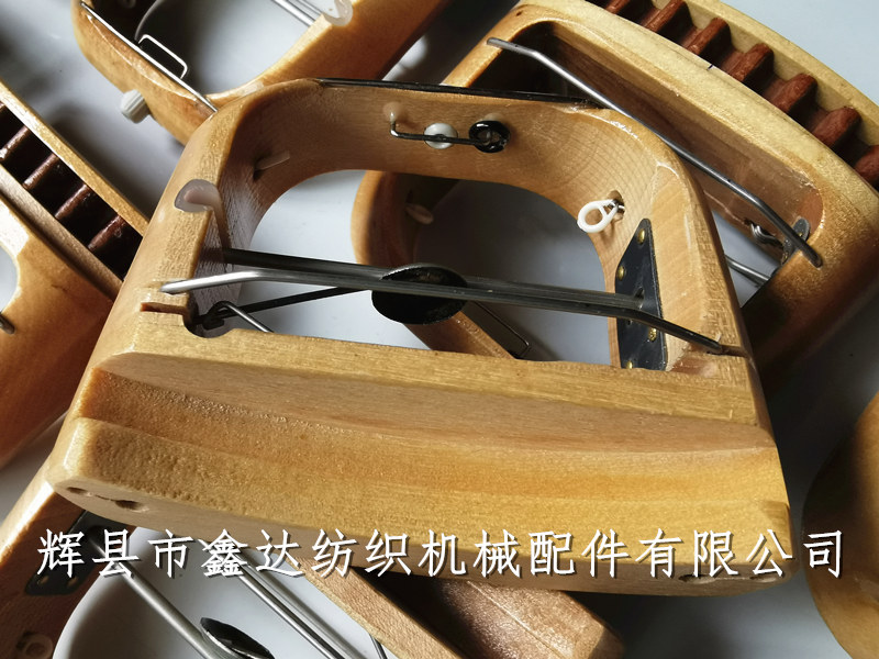 Wood shuttle equipment for belt loom Back of arc shuttle of loom