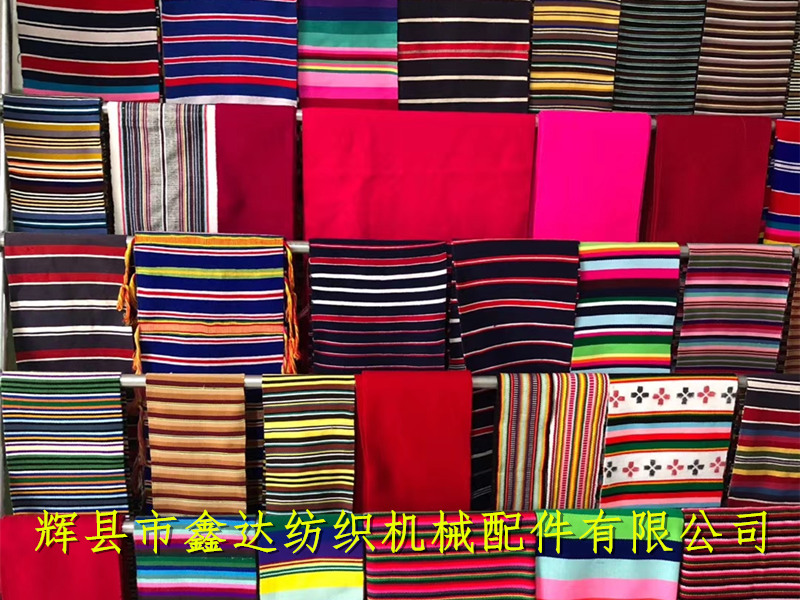 Weaving Tibetan waist belt products using a multi shuttle box device